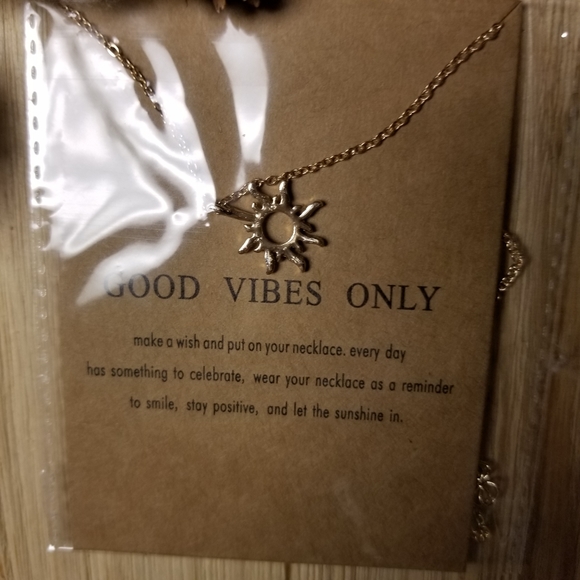 🌞🌞Super Cute Good Vibes Only necklace  in GOLD - Picture 8 of 14